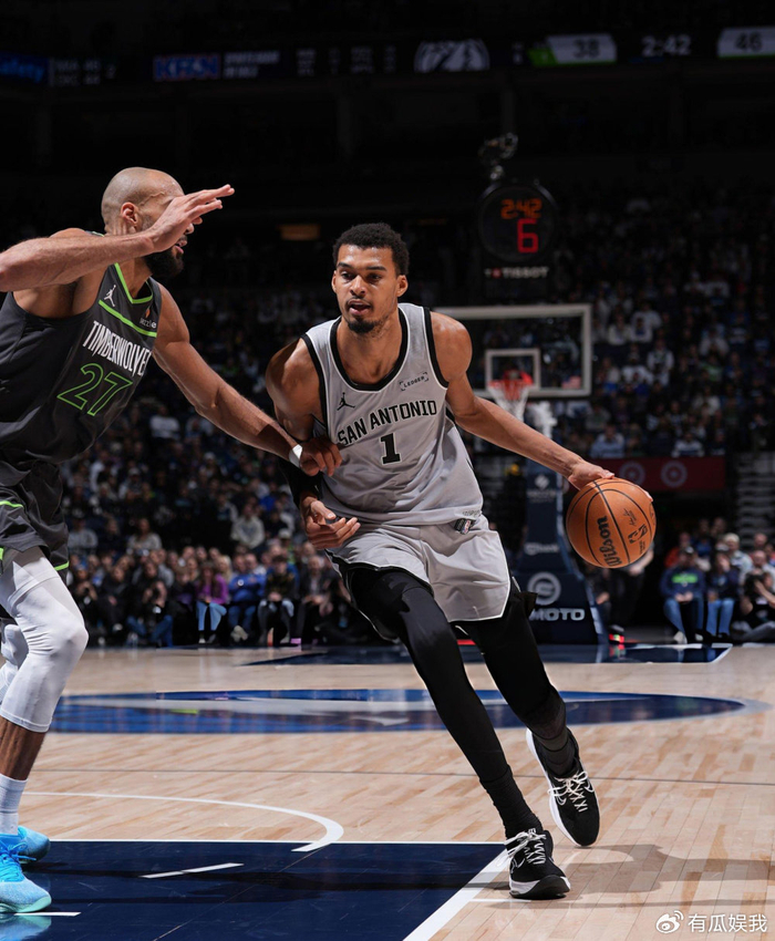 文班亚马重回首发！空砍29分9板3断失绝杀 连续戏耍戈贝尔遭垫脚|马刺|圣安东尼奥马刺队|明尼苏达森林狼队|鲁迪·戈贝尔|鲁迪-戈贝尔_新浪体育_新浪新闻